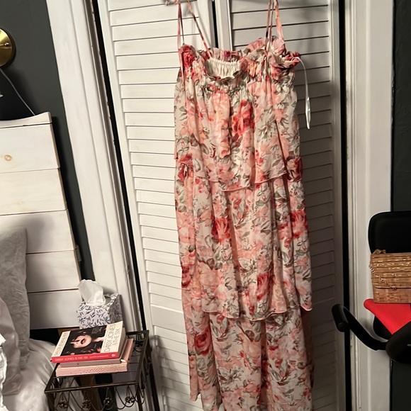 Red Dress Boutique FLOURISHING FRENZY PINK FLORAL PRINT MIDI DRESS - Picture 1 of 3